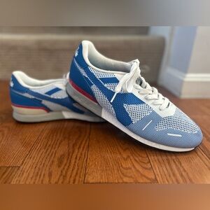 Diadora Blue and White Mesh Sneakers - NEW with extra pair of blue laces